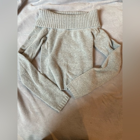 Edikted Gray Off-the-Shoulder Sweater - Picture 4 of 7